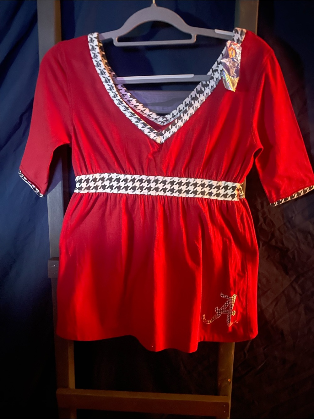 Women’s Red V-Neck Short Sleeve Top with Houndstooth Trim